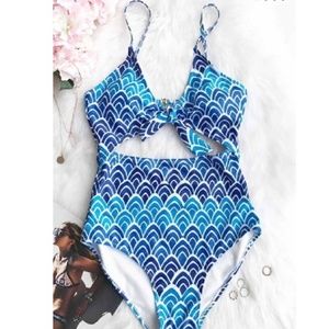 Cupshe One piece swimsuit with cutout